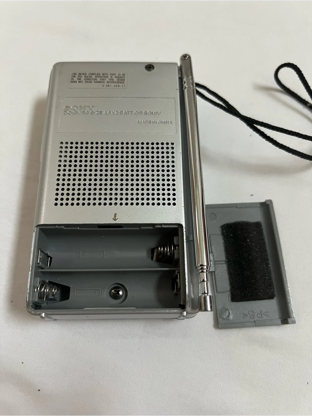 Sony Radio Transistor Pocket FM/AM Receiver Silver ICF-S10MK2 WORKING 2 AA